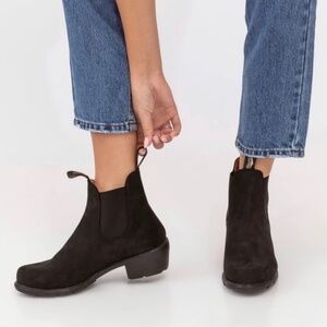 Blundstone BL 1960 Ankle Chelsea Boot Low Heel Black Nubuck Womens AU 7, USW 10